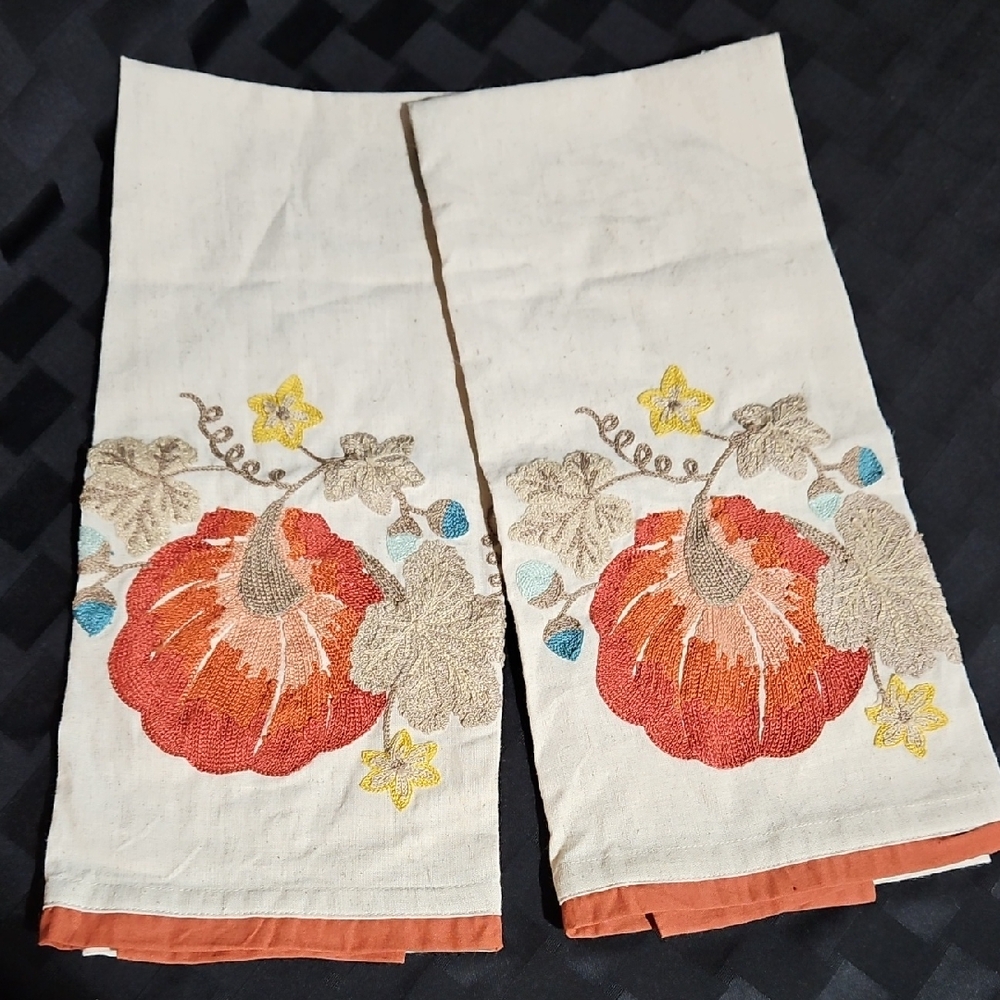 NWOT World Market Embroidered Pumpkin Kitchen Tea Towels - Set of 2